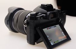 Olympus OM-D E-M1, Perkawinan Mirrorless & DSLR