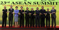 Bersama sembilan pemimpin ASEAN lainnya, Presiden SBY mengikuti KTT ke-23 ASEAN di ICC, Bandar Seri Begawan, Brunei Darussalam. Abror Rizki/Setpres.