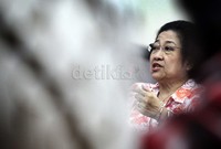 Megawati memberikan sambutan dalam diskusi Perempuan dan Peradaban Indonesia di Kantor DPP PDIP Jl Lenteng Agung, Jaksel.
