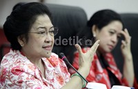 Dalam diskusi itu, Megawati menanggapi penemuan narkoba di ruang kerja Akil Mochtar.