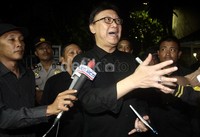 Sekjen PDIP Tjahyo Kumolo memberikan keterangan pers di kediaman Megawati Soekarnoputri, di Jalan Kebagusan 4, Jakarta Selatan, Selasa (8/10/2013) malam.