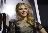 Penampilan Chloe di premiere 'Carrie'. REUTERS/Mario Anzuoni.     