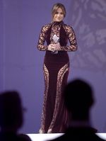 Anggun dan Menawan Jennifer Lopez