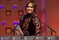 J-Lo juga sempat memberikan sedikit pidatonya di acara tersebut. Nicholas Kamm/AFP.