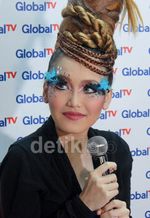 Sanggul Mencakar Langit Ayu Ting Ting