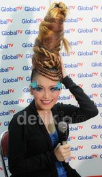 Sanggul Mencakar Langit Ayu Ting Ting