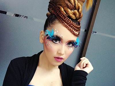 Sanggul Mencakar Langit Ayu Ting Ting