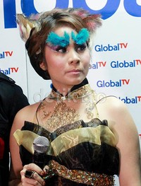 Alis biru Momo tentu menjadi pusat perhatian. Asep/detikHOT.