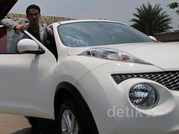 Joe Taslim dan Mobil Uniknya