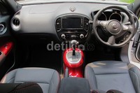 Interior Nissan Juke, kini memiliki nuansa merah. Dengan berbagai keunggulan yang dimilikinya, Juke terbaru ini ditawarkan dengan harga Rp 259 juta untuk tipe RX dan Rp 268 juta untuk tipe RX Red Edition. Harga itu on the road Jakarta.