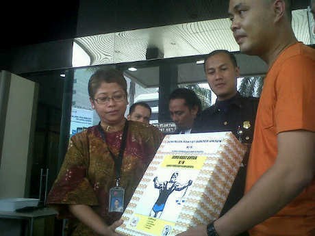 Jamu Kuat Anti Santet Buat KPK