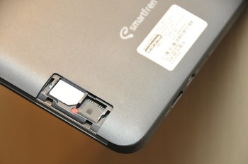 Fitur menarik lainnya adalah wireless display ekstension. Dengan cara menghubungkan Wireless Display adapter ke HDMI-enabled TV, maka TV akan menampilkan gambarnya.