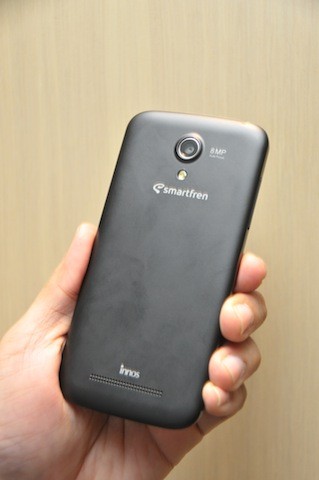 Andromax T memiliki slot memori internal sebesar 4 GB serta slot memori eksternal yang mampu mengakomodir kebutuhan hingga kapasitas 32 GB.