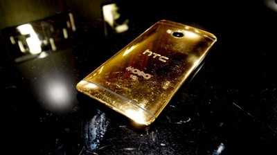 Kemilau Emas HTC One