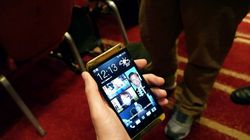Kemilau Emas HTC One