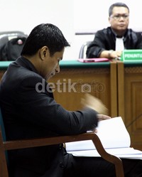 Anak buah pengacara kondang Hotma Sitompul itu didakwa menyuap staf panitera MA Suprapto melalui Djodi Supratman Rp 150 juta. Lamhot Aritonang/detikFoto.