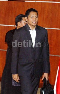 Mario tidak berkomentar apapun saat meninggalkan ruang sidang. Lamhot Aritonang/detikFoto.