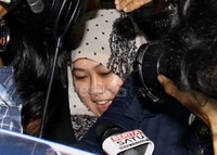 Yuanna Sisilia tidak memberikan sedikit kata pun saat ditanya wartawan mengenai pemeriksaanya. Lamhot Aritonang/detikFoto.