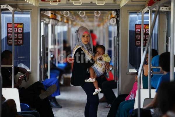 Bos KAI Klaim Hanya 3% Gerbong KRL AC yang Kurang Dingin