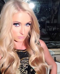 I feel like my idol Barbie, tulisnya lagi. (Instagram).