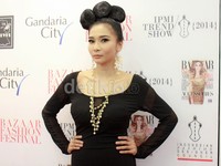 Kalung dan anting mutiaranya membuat penampilan Mei Chan malam itu menjadi tak biasa. Asep/detikHOT.