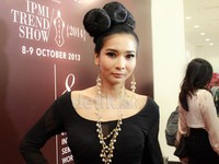 Gaya Mei Chan di acara Bazaar Fashion Festival di Gandaria City, Jakarta Selatan, Rabu (9/10/2013). Asep/detikHOT.