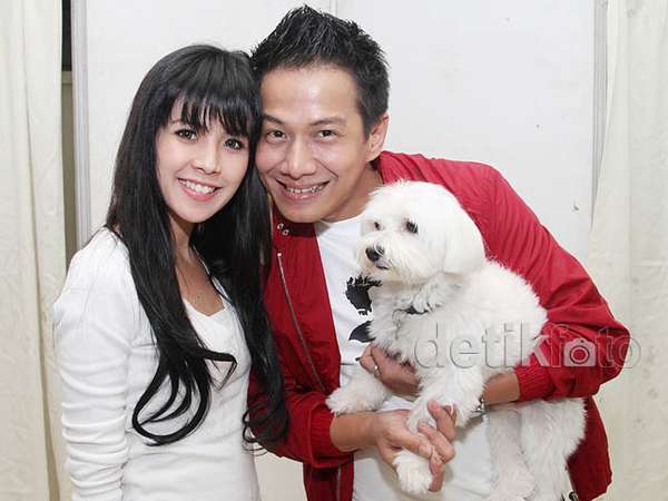 Delon dan Istri Tercinta Delon dan Istri Tercinta