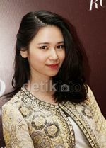 Senyuman si Cantik Laura Basuki