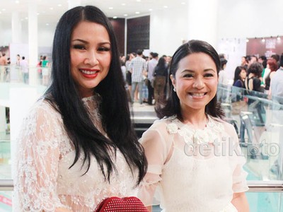 Klasik dan Edgy, Ruth Sahanaya dan Titi DJ