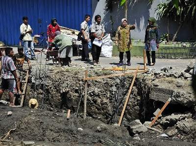 Jelang Musim Penghujan, Risma Kejar Pembangunan Gorong-gorong