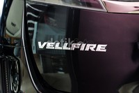 Untuk eksteriornya itu sendiri, kesan sportinya begitu kental dibanding versi standar.