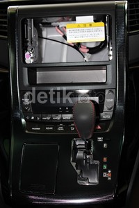 Karena diimpor langsung dari Jepang, di sistem audionya juga masih banyak tulisan berbahasa Jepang.