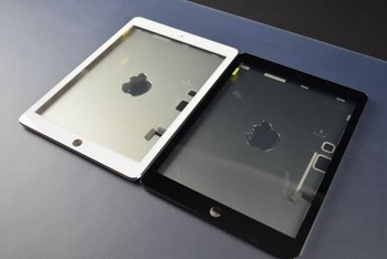 4. Sedangkan iPad Mini 2 mempunyai perbedaan pada layarnya yang sudah ditanamkan dengan teknologi Retina Display.