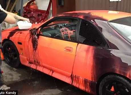 Unik, Bodi Mobil Berubah Warna Jika Kena Air