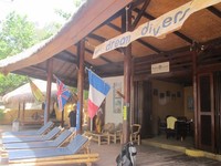 Dream Divers adalah sekolah menyelam yang ada di Gili Air, Lombok Utara. Letaknya berada di tengah Gili Air, tak jauh dari bibir pantai  (Afif/detikTravel)