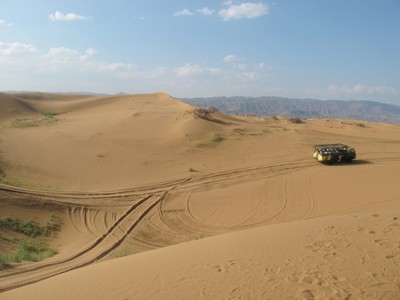 Ini Baru Beda! Off Road di Gurun Pasir China
