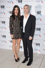 Berusia 49 Tahun, Sandra Bullock Tetap Mempesona