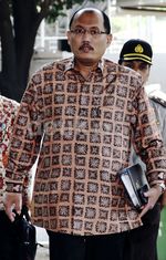 Sekjen MK Diperiksa Terkait Kasus Suap Akil