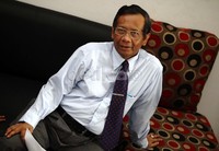 Menurut Mahfud, walau masih baru, sudah banyak sekali sukarelawan hukum yang ingin bergabung dan mendirikan posko cabang.
