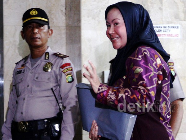 Ratu Atut Diperiksa KPK
