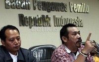 Diskusi tersebut juga membahas rencana SBY menerbitkan Peraturan Pemerintah Pengganti Undang-undang (Perpu) untuk menyelamatkan Mahkamah Konstitusi.