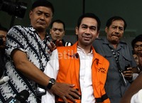Tubagus Chaeri Wardana keluar gedung KPK usai menjalani pemeriksaan. Lamhot Aritonang/detikFoto.