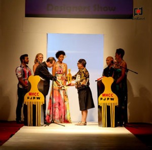 Samuel Wattimena Dinobatkan Jadi Desainer Terbaik di Fiji Fashion Week 2013