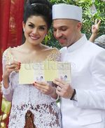 Kecupan Mesra Sang Suami untuk Nikita Mirzani