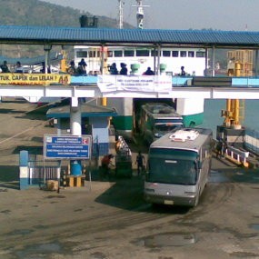 Libur Panjang Hari Raya Idul Adha, Merak Dipadati Penyeberang