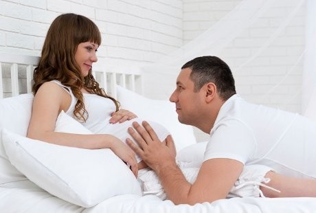 Posisi-posisi Bercinta yang Aman Selama Kehamilan