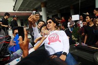 Andre melayani permintaan foto bersama