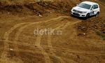 Menjajal VW Tiguan di Habitat Aslinya