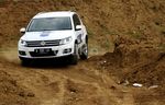 Menjajal VW Tiguan di Habitat Aslinya
