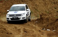 detikOto sempat menyentuh kecepatan 180 km/jam, namun kondisi mobil masih tetap stabil.